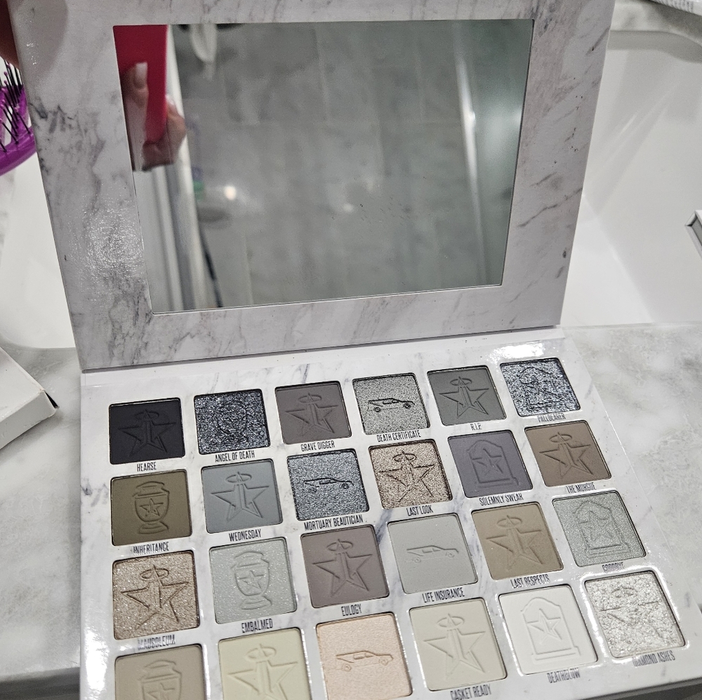 Jeffree Stars CREMATED Eyeshadow Pallette